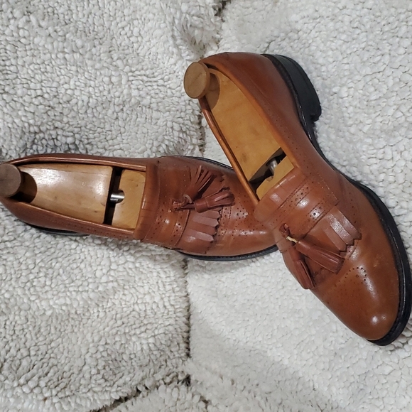 Allen Edmonds Bridgeton tan leather slip on perforated loafer - Picture 1 of 9